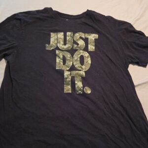 Nike Black and Green Short Sleeve Tees with Camouflage Design